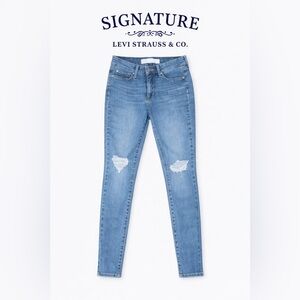 Levi’s Signature High Rise Super Skinny Distressed Jeans Light Wash Size 4/27